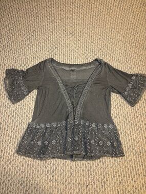 Lace-Trim Bell Sleeve Top - Gray